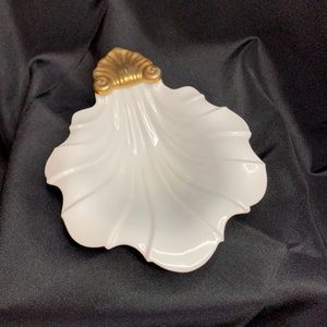 Beautiful vintage white and 24k gold porcelain shell trinket dish